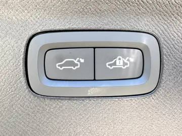 Volvo XC90 T8 Facelift Ultra Bright AHK PANO 7loc