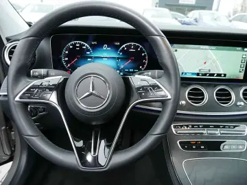 E 200 Limo Exclusive Totwinkel-Assist Kamera DAB