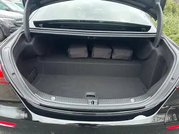 E 300 e 4Matic AVANTGARDE DISTRONIC HUD 360