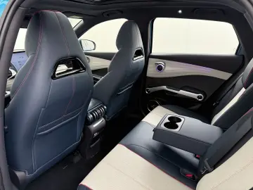 ATTO 3 62kWh 204pk Design SOH 94% panorama dach