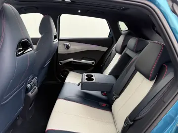 ATTO 3 62kWh 204pk Design SOH 94% panorama dach