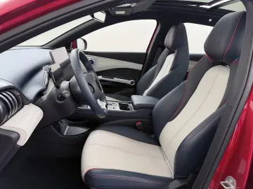 ATTO 3 62kWh Design SOH 98% panorama dach Leer E