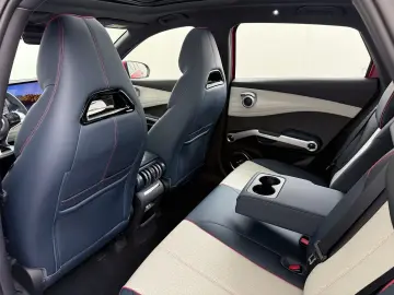 ATTO 3 62kWh Design SOH 98% panorama dach Leer E