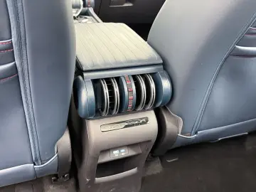 ATTO 3 62kWh Design SOH 98% panorama dach Leer E