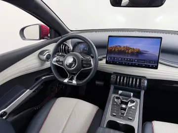 ATTO 3 62kWh Design SOH 98% panorama dach Leer E