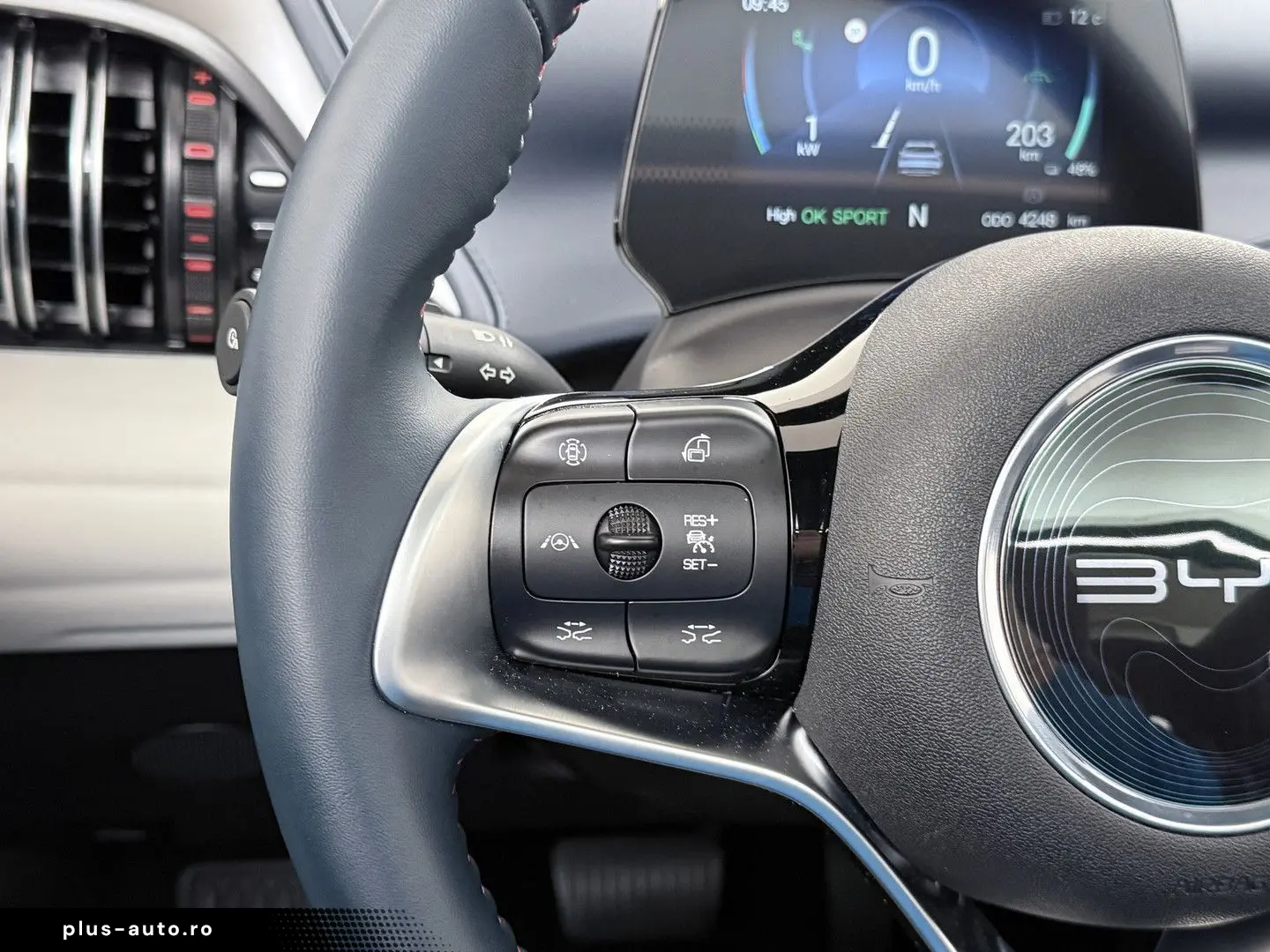 ATTO 3 62kWh Design SOH 98% panorama dach Leer E