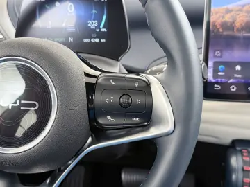 ATTO 3 62kWh Design SOH 98% panorama dach Leer E