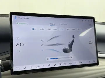 ATTO 3 62kWh Design SOH 98% panorama dach Leer E