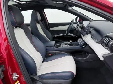 ATTO 3 62kWh Design SOH 98% panorama dach Leer E