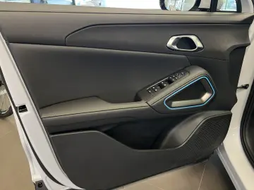 Atto 2 Boost LED Navi Pano ACC Kamera DAB APP