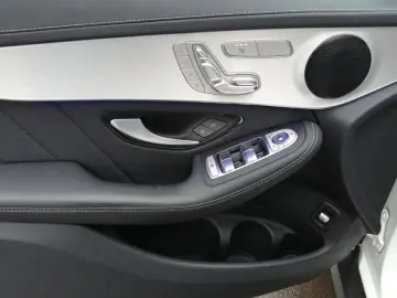 GLC 300 e 4M AMG Ambi 360  AHK Distr Memory MBUX