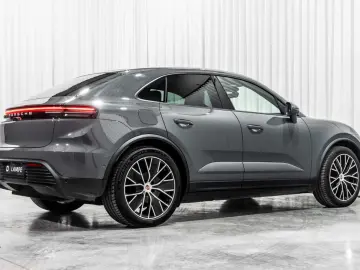 Macan 4 Electric Slate Grey Neo   Chalk Volleder