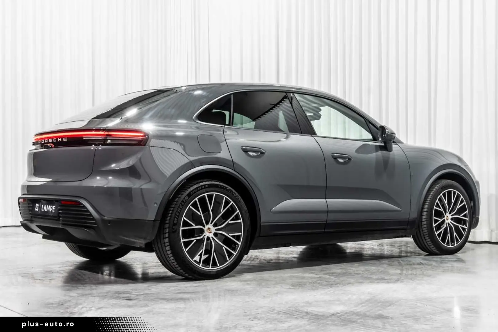 Macan 4 Electric Slate Grey Neo   Chalk Volleder