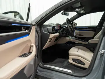 Macan 4 Electric Slate Grey Neo   Chalk Volleder