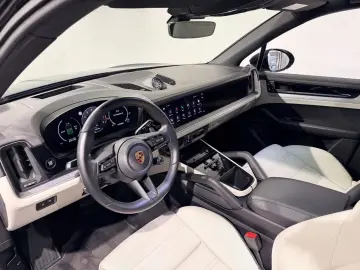 Cayenne E-Hybrid 470hp Pano HUD