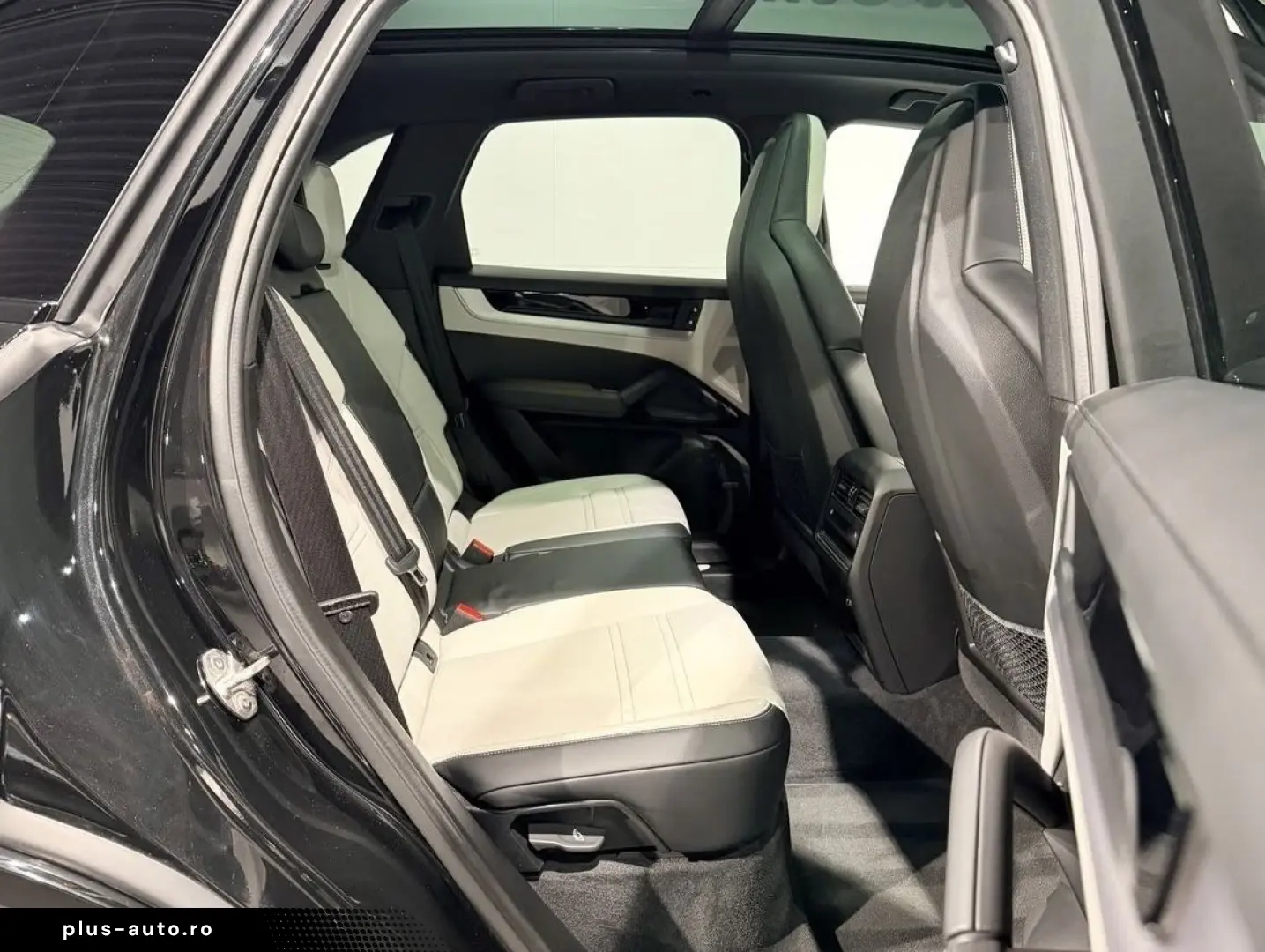 Cayenne E-Hybrid 470hp Pano HUD