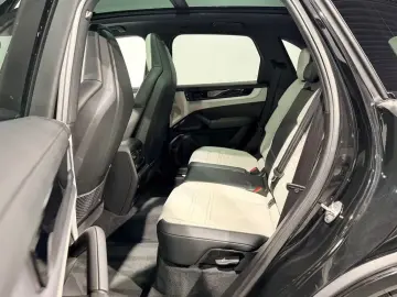 Cayenne E-Hybrid 470hp Pano HUD