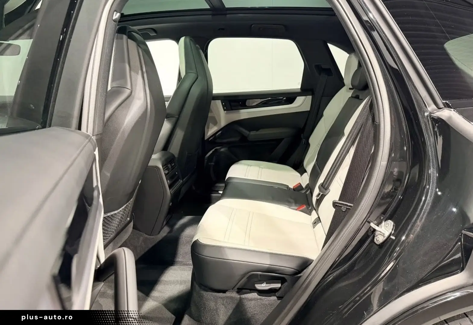 Cayenne E-Hybrid 470hp Pano HUD