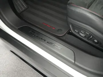 Taycan GTS