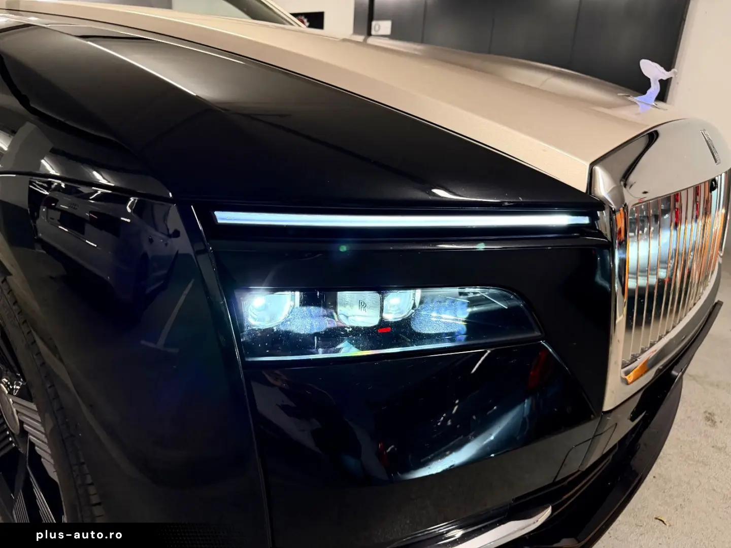 SPECTRE DUO-TONE STARLIGHT BESPOKE FULLOPTION!!!