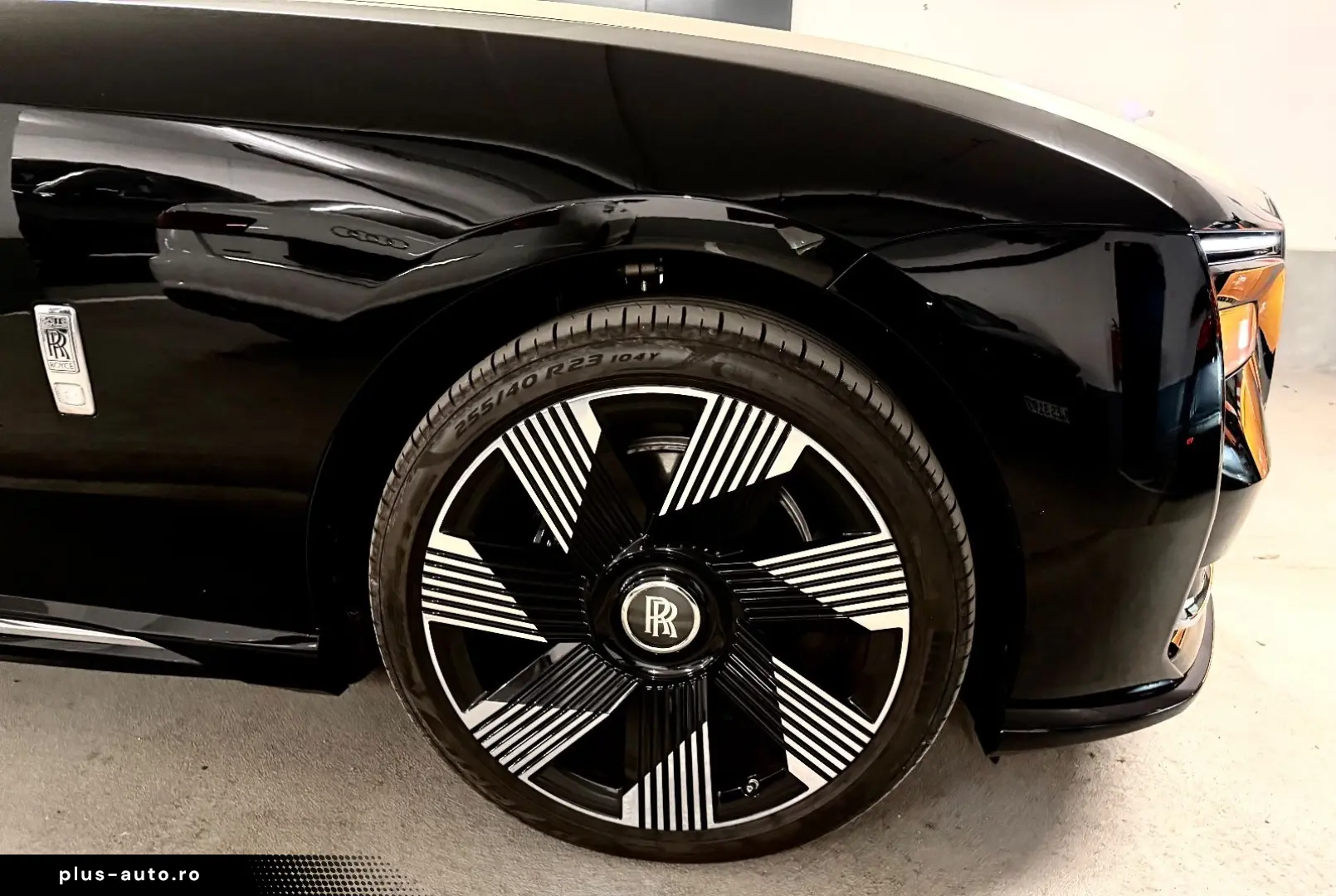 SPECTRE DUO-TONE STARLIGHT BESPOKE FULLOPTION!!!