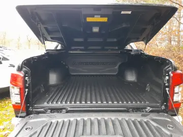 L200 Top Doppelkabine 4WD AHK Navi