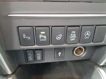 L200 Top Doppelkabine 4WD AHK Navi