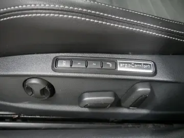 Passat Variant ELEGANCE 4M ACC 360 K TOTW AHK NV