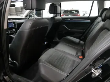 Passat Variant ELEGANCE 4M ACC 360 K TOTW AHK NV