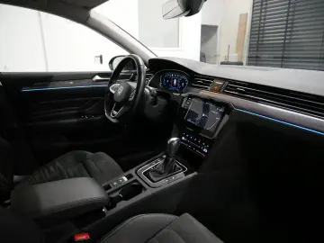 Passat Variant ELEGANCE 4M ACC 360 K TOTW AHK NV