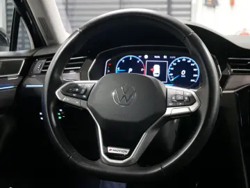Passat Variant ELEGANCE 4M ACC 360 K TOTW AHK NV