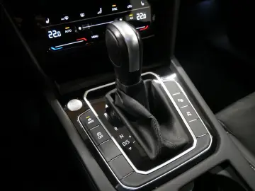 Passat Variant ELEGANCE 4M ACC 360 K TOTW AHK NV