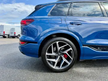 SQ6 e-tron 360 kW quattro edition one blue NP120
