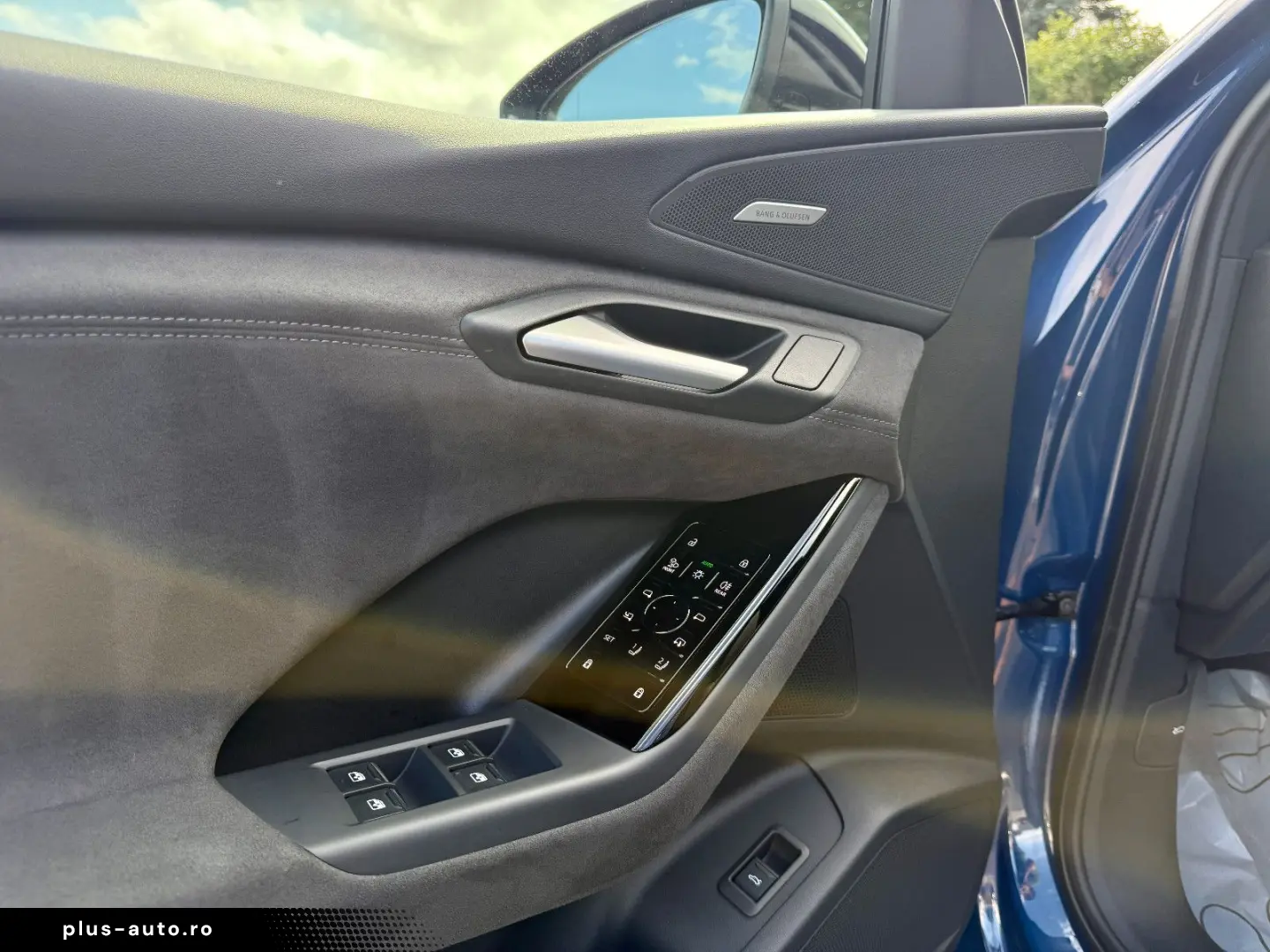 SQ6 e-tron 360 kW quattro edition one blue NP120