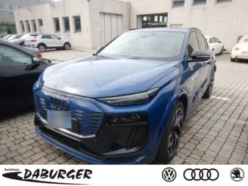 SQ6 e-tron quattro edition one blue Panoramadach