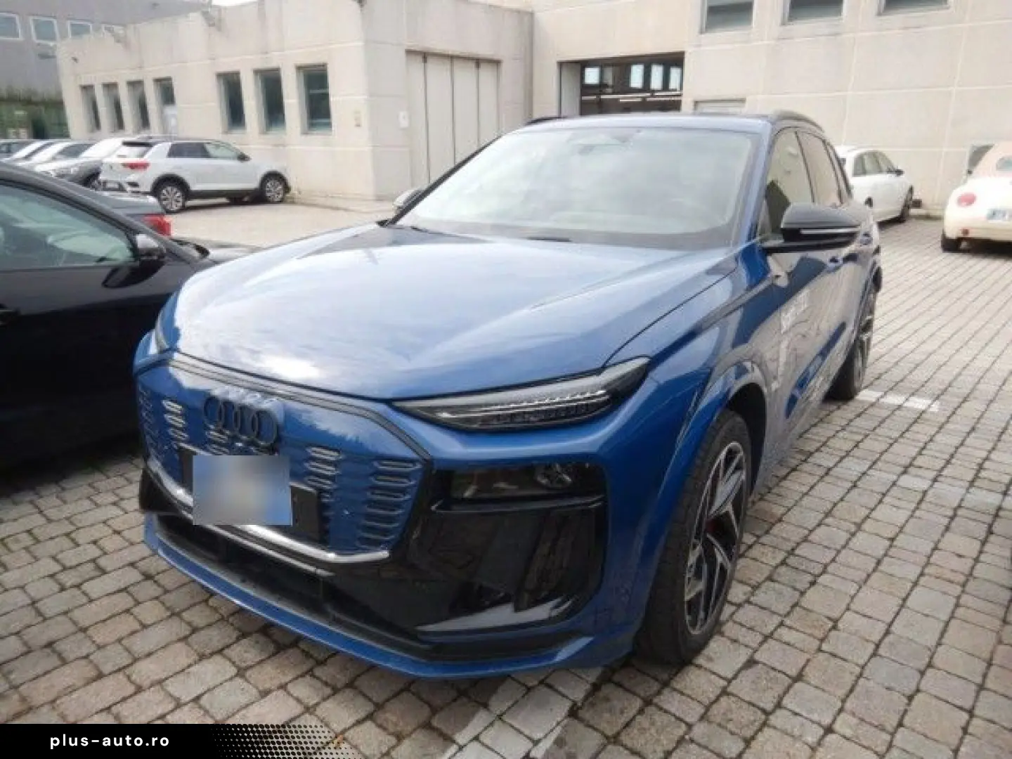 SQ6 e-tron quattro edition one blue Panoramadach