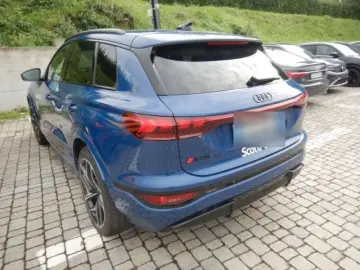 SQ6 e-tron quattro edition one blue Panoramadach