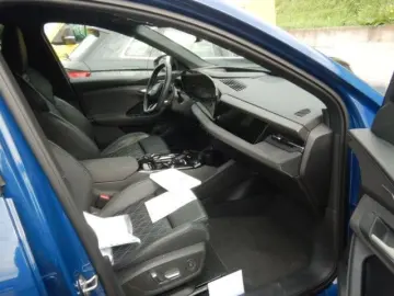 SQ6 e-tron quattro edition one blue Panoramadach