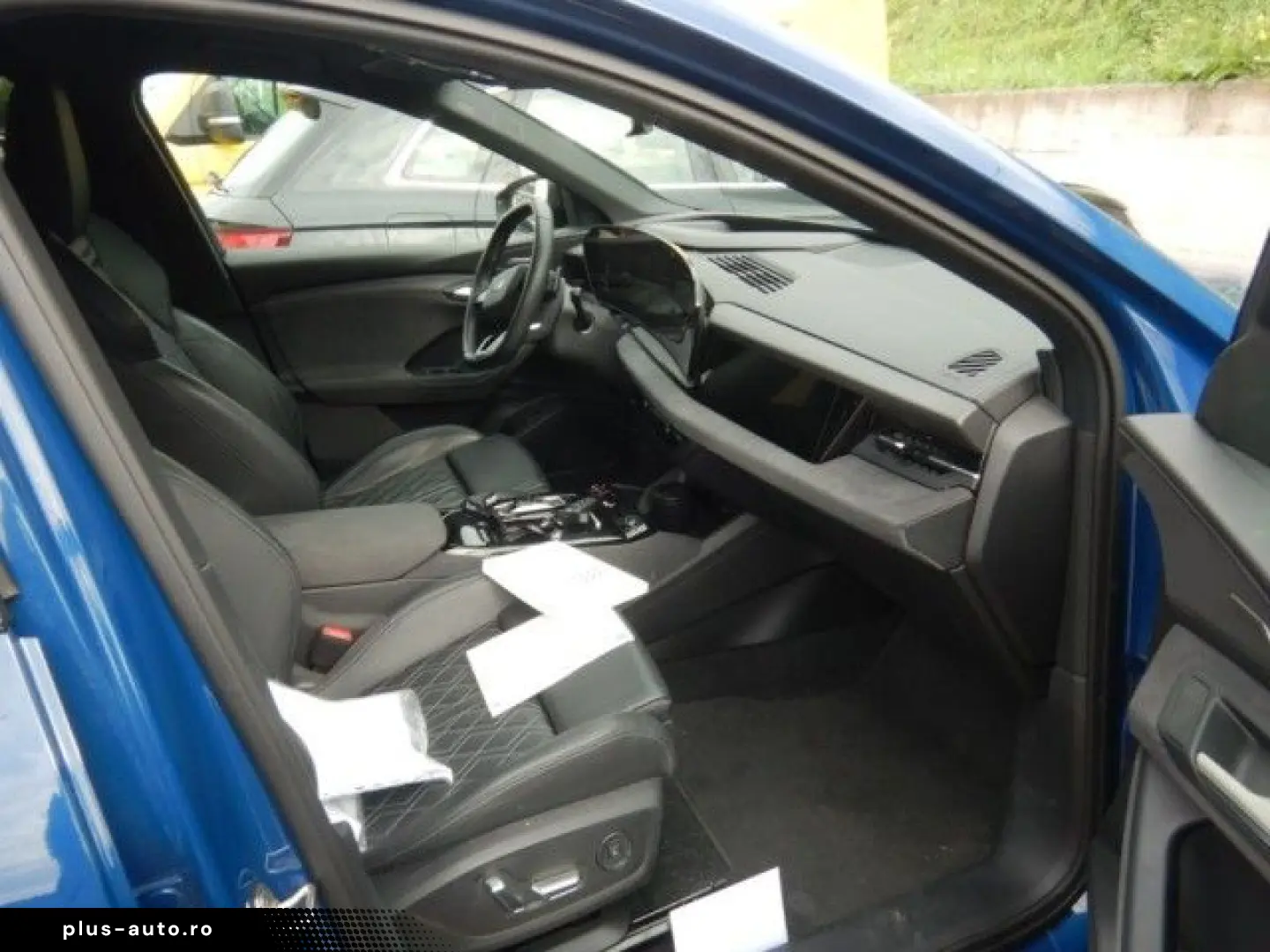 SQ6 e-tron quattro edition one blue Panoramadach