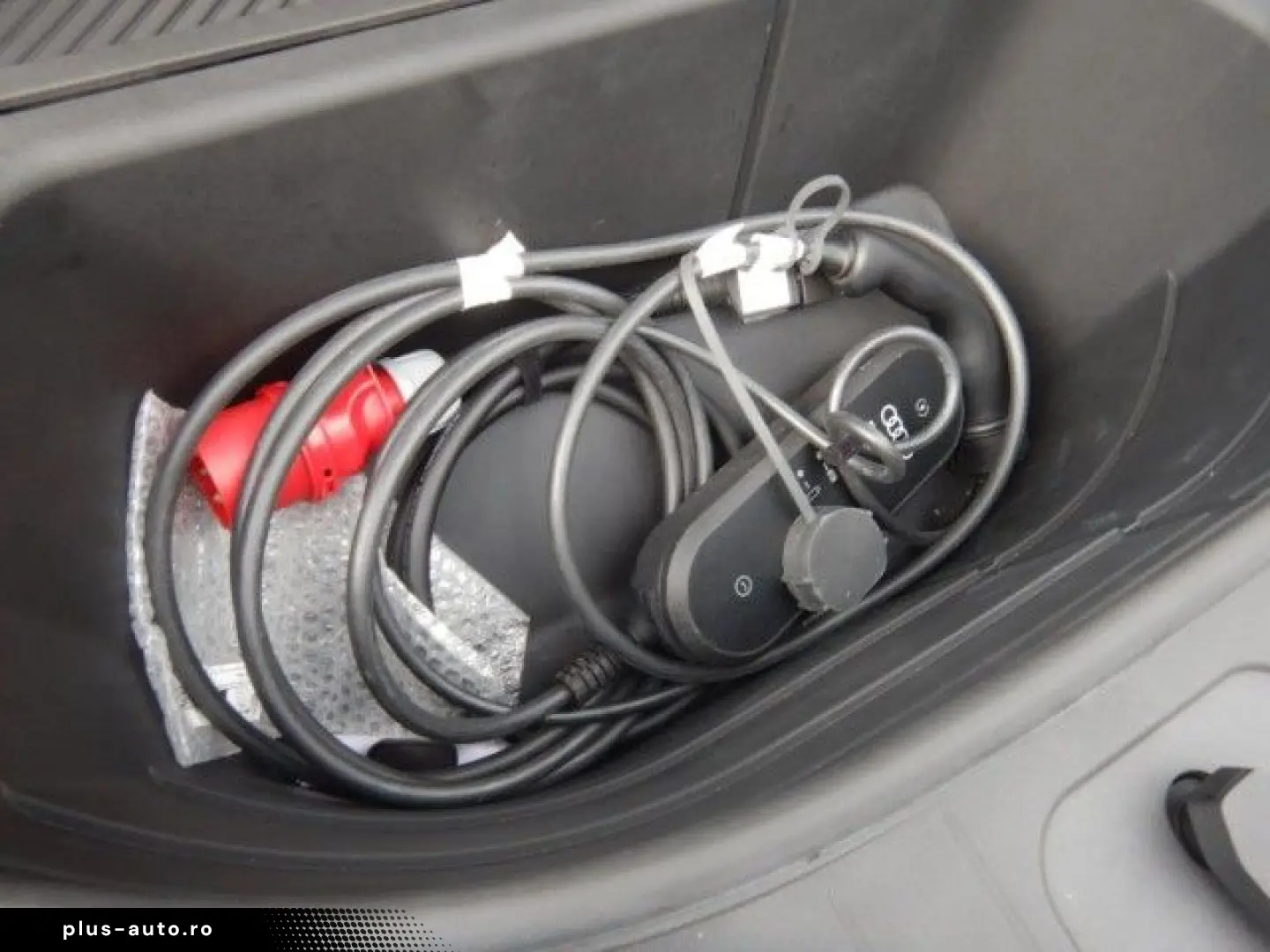 SQ6 e-tron quattro edition one blue Panoramadach