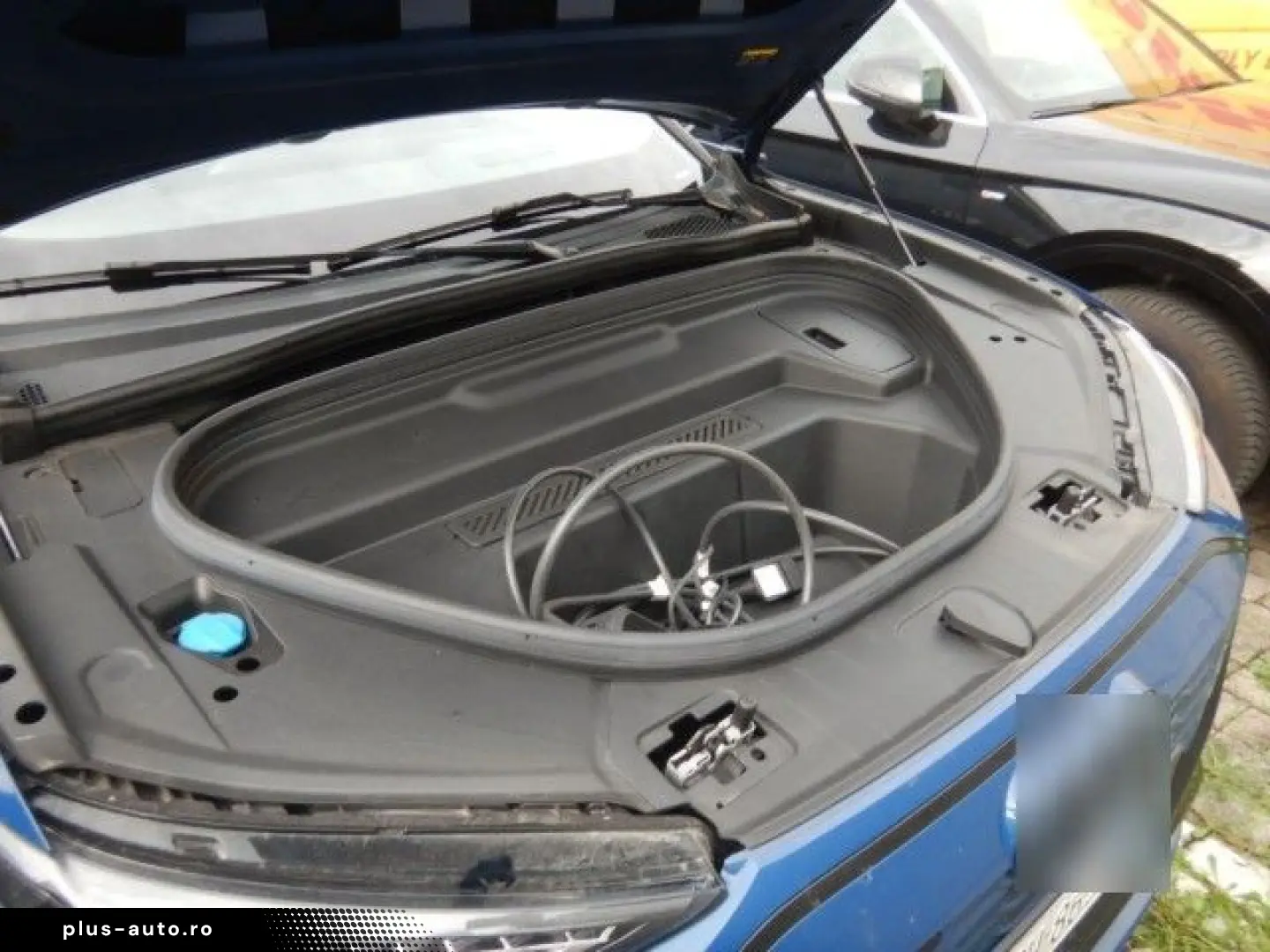 SQ6 e-tron quattro edition one blue Panoramadach