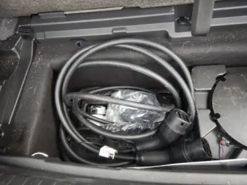 SQ6 e-tron quattro edition one blue Panoramadach