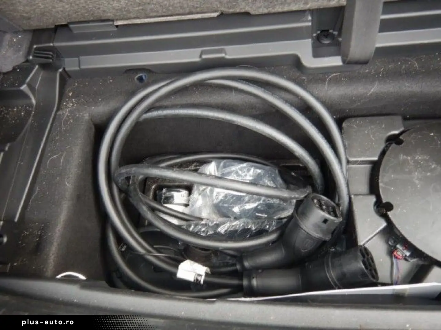 SQ6 e-tron quattro edition one blue Panoramadach