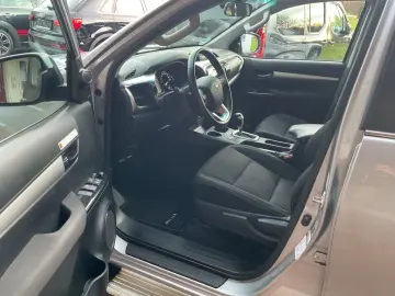 Hilux Double Cab Comfort 2.8l Ahk Sitzheiz. Navi