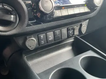 Hilux Double Cab Comfort 2.8l Ahk Sitzheiz. Navi