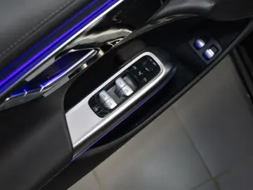 E 300 e   AMG BURM NIGHT DISTR KAMERA SPUR PDC