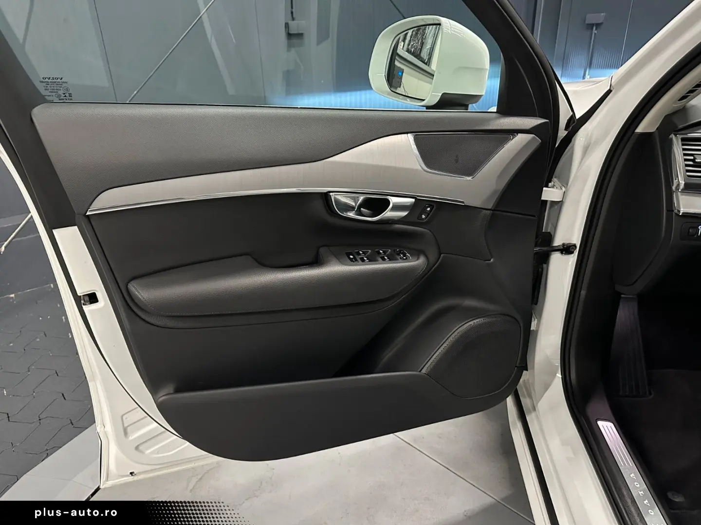 XC90 Momentum Pro AWD  19Zoll AHK LEDER KAMERA