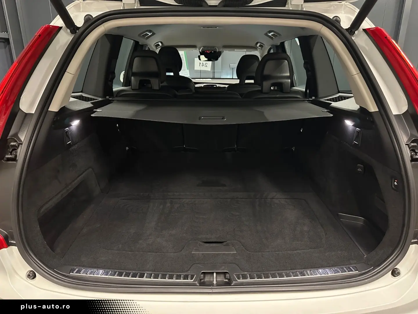 XC90 Momentum Pro AWD  19Zoll AHK LEDER KAMERA
