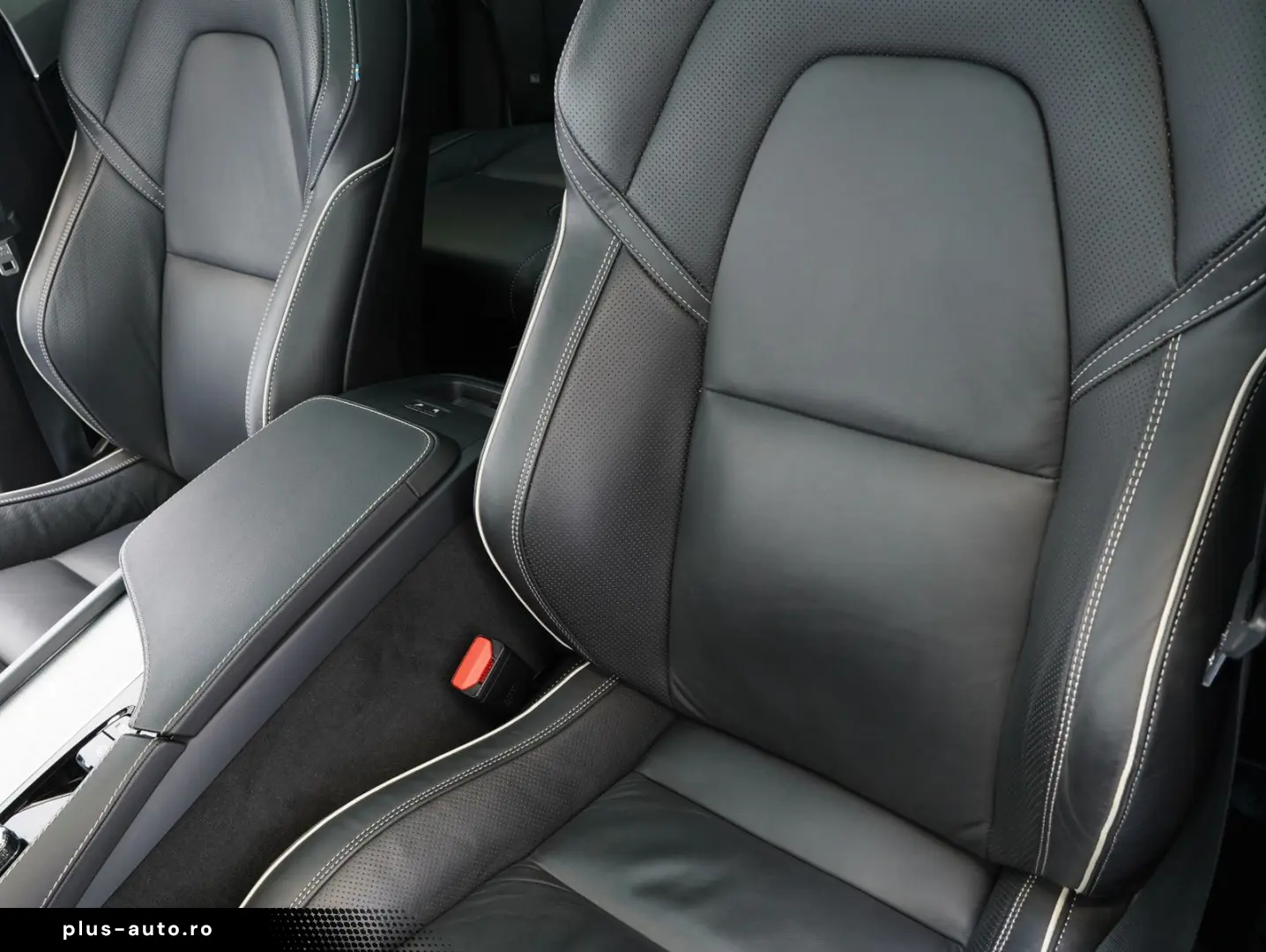 XC90 B5 D AWD Mild-Hybrid Plus Dark PANO AHK