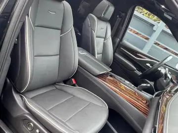 Escalade Diesel  D600 Vollausstatung